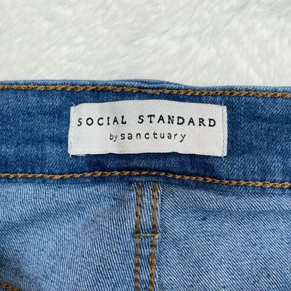 Social Standard Jeans 10 Slim Straight Blue Medium Wash High-Rise Stretch Womens